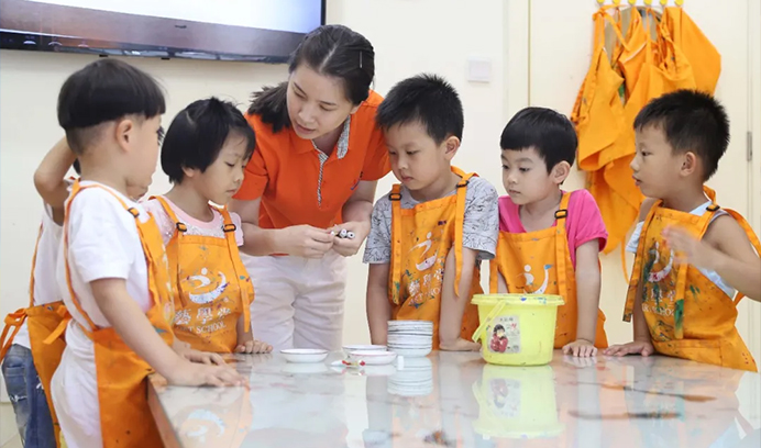 叮咚 | 以言绘心 · 爱要大声说出来，艺学堂与孩子们共度美好时光！