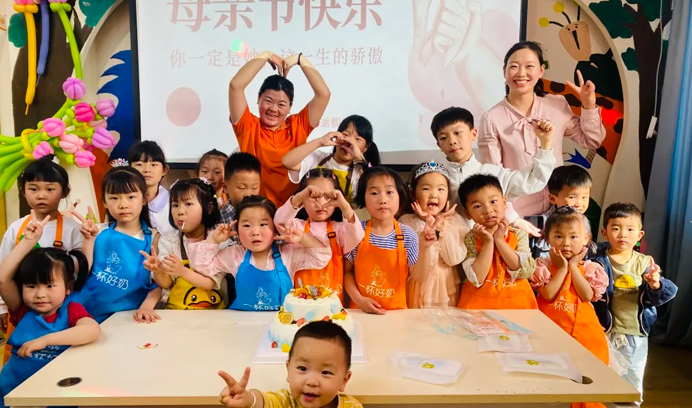 母爱无界·感动有声 | 致敬最伟大的母亲！艺学堂献礼母亲节主题活动在温馨的氛围中落下帷幕