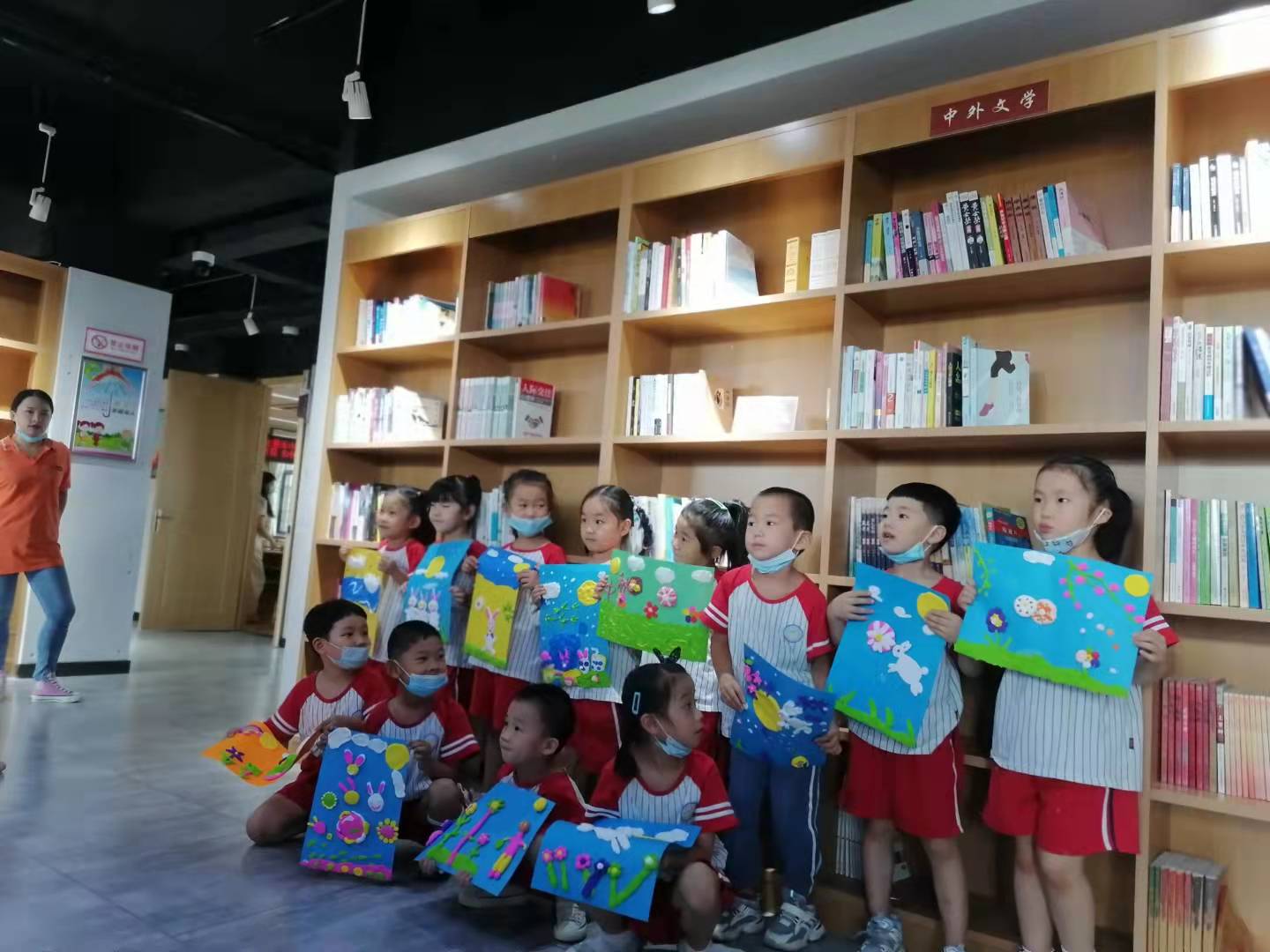 艺学堂开展“欢乐中秋 情浓意浓”——中秋节主题亲子活动。